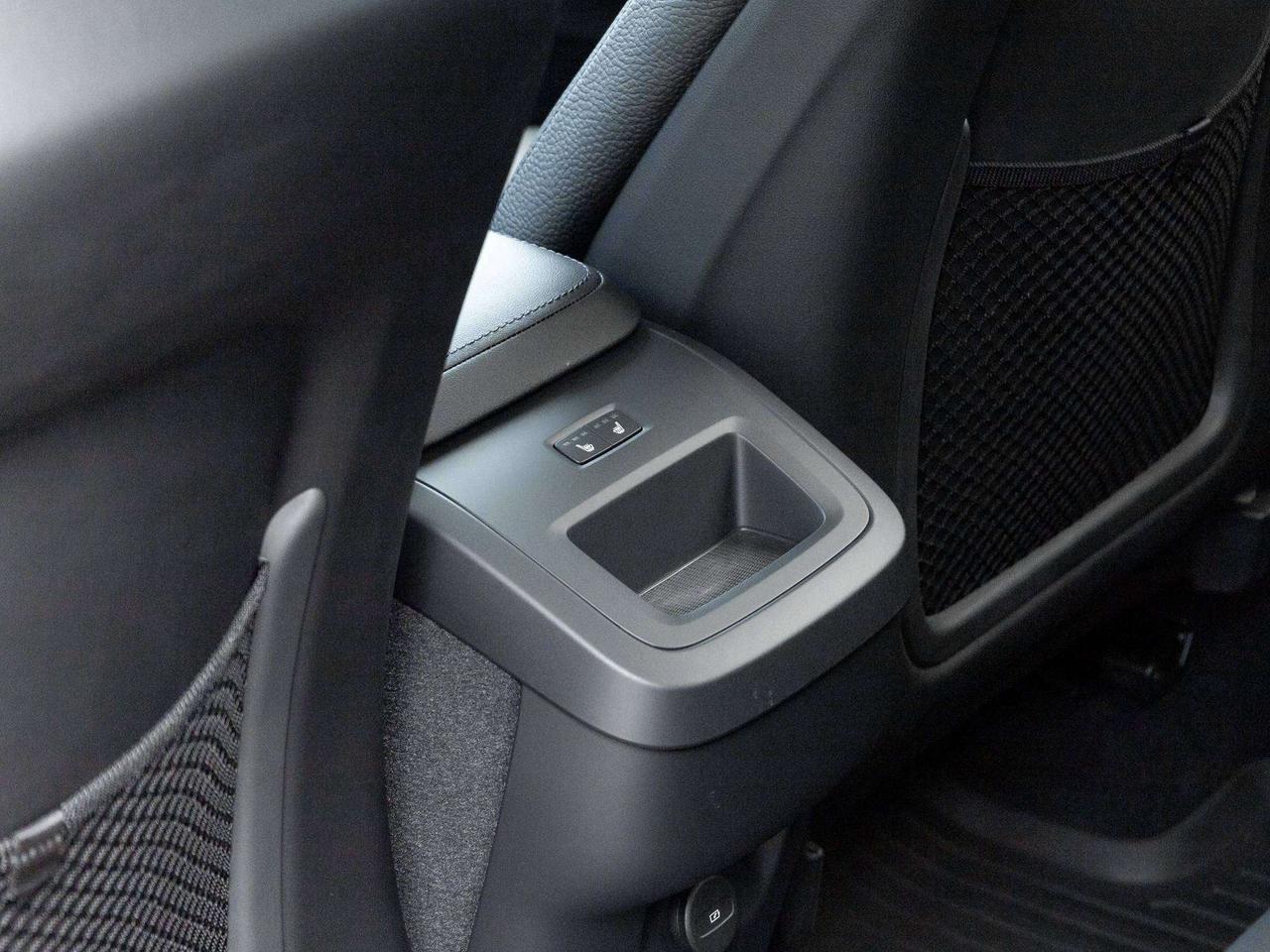 2023 Volvo XC60 PLUS DARK THEME^Harman Kardon^New Brakes Photo