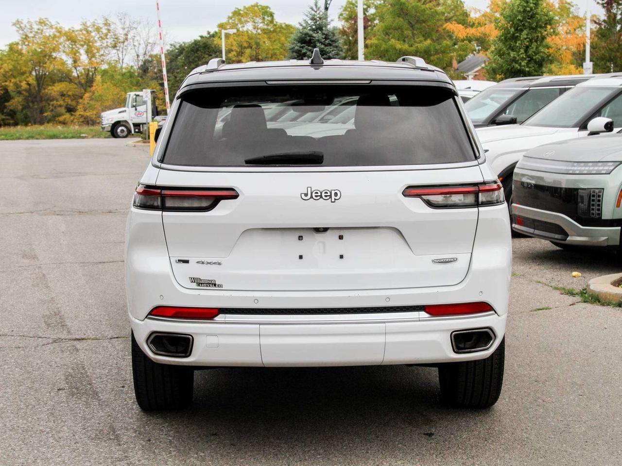 2023 Jeep Grand Cherokee L 4x4 Summit Photo