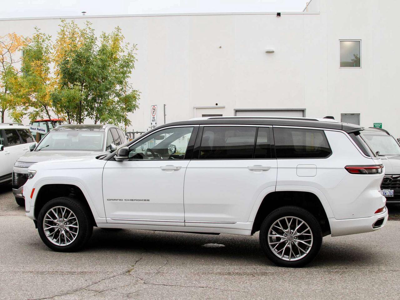 2023 Jeep Grand Cherokee L 4x4 Summit Photo