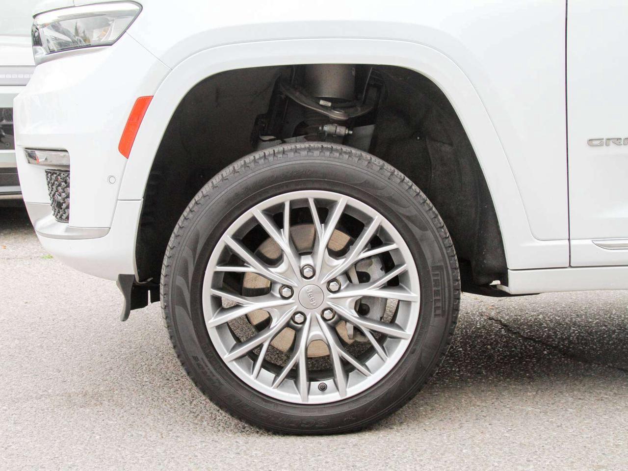 2023 Jeep Grand Cherokee L 4x4 Summit Photo