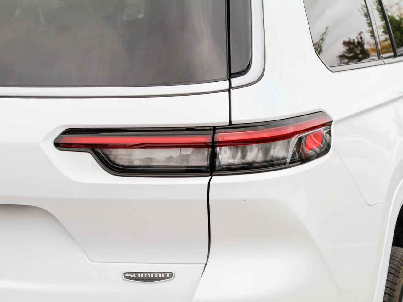 2023 Jeep Grand Cherokee L 4x4 Summit Photo