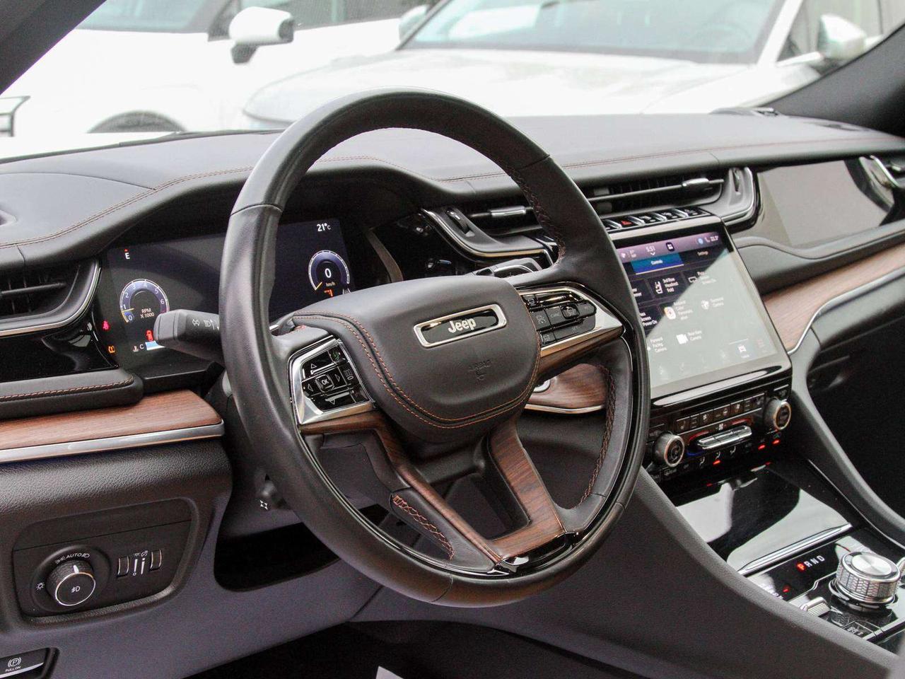 2023 Jeep Grand Cherokee L 4x4 Summit Photo