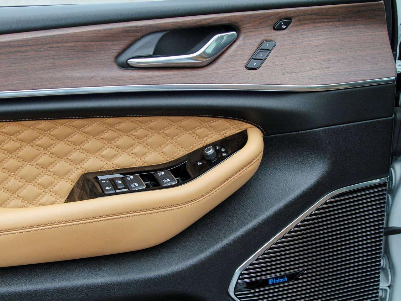2023 Jeep Grand Cherokee L 4x4 Summit Photo