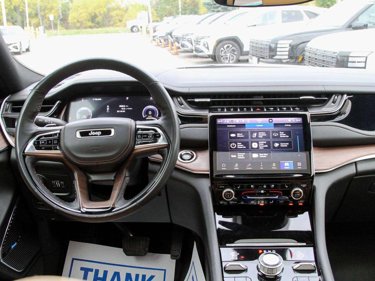 2023 Jeep Grand Cherokee L 4x4 Summit Photo