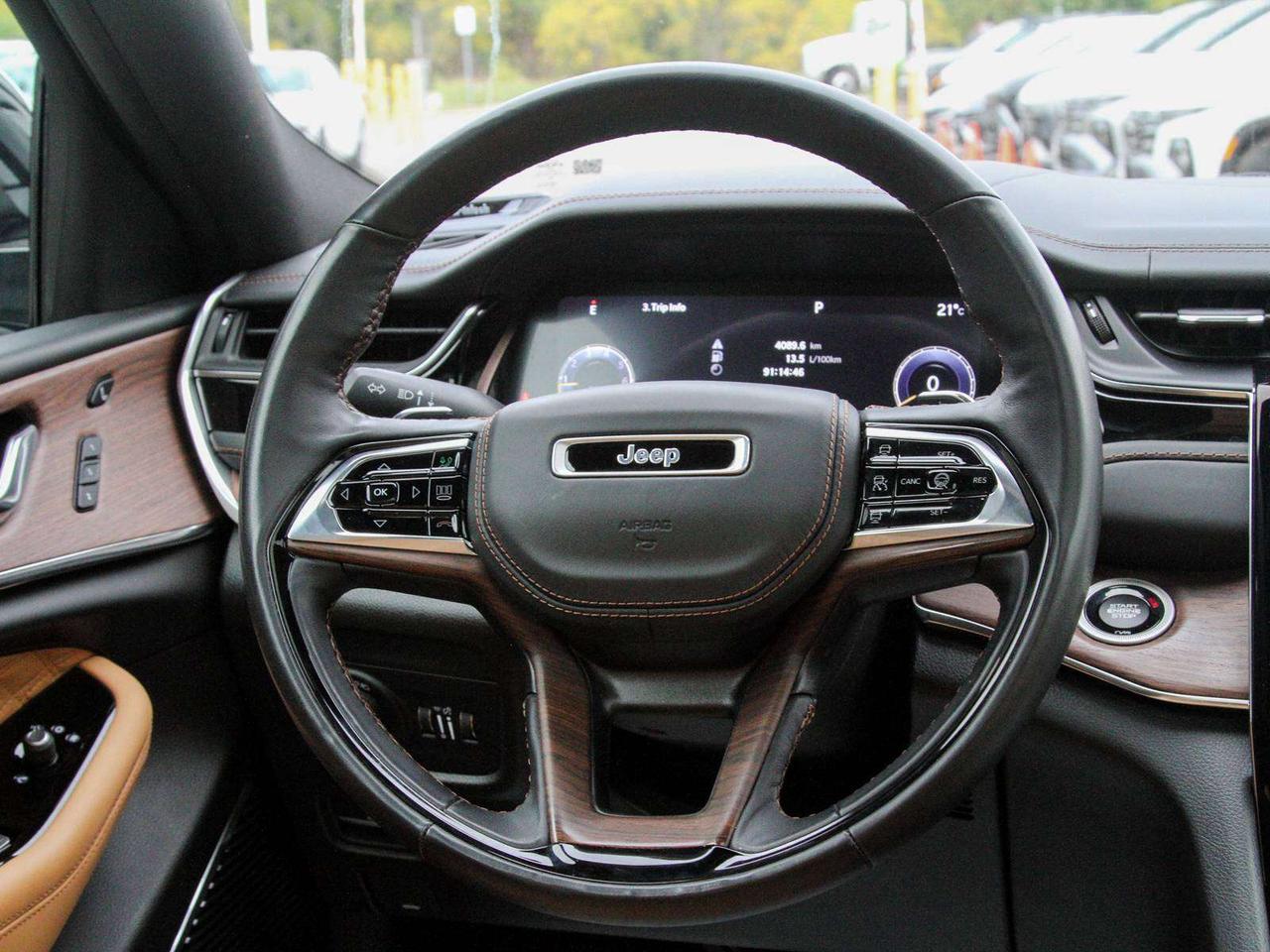 2023 Jeep Grand Cherokee L 4x4 Summit Photo
