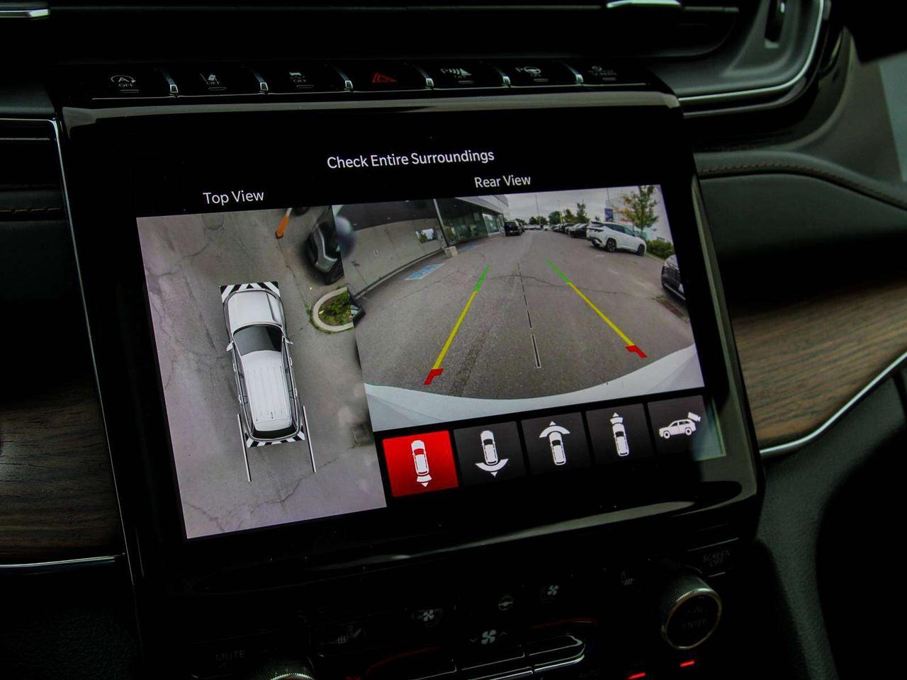 2023 Jeep Grand Cherokee L 4x4 Summit Photo