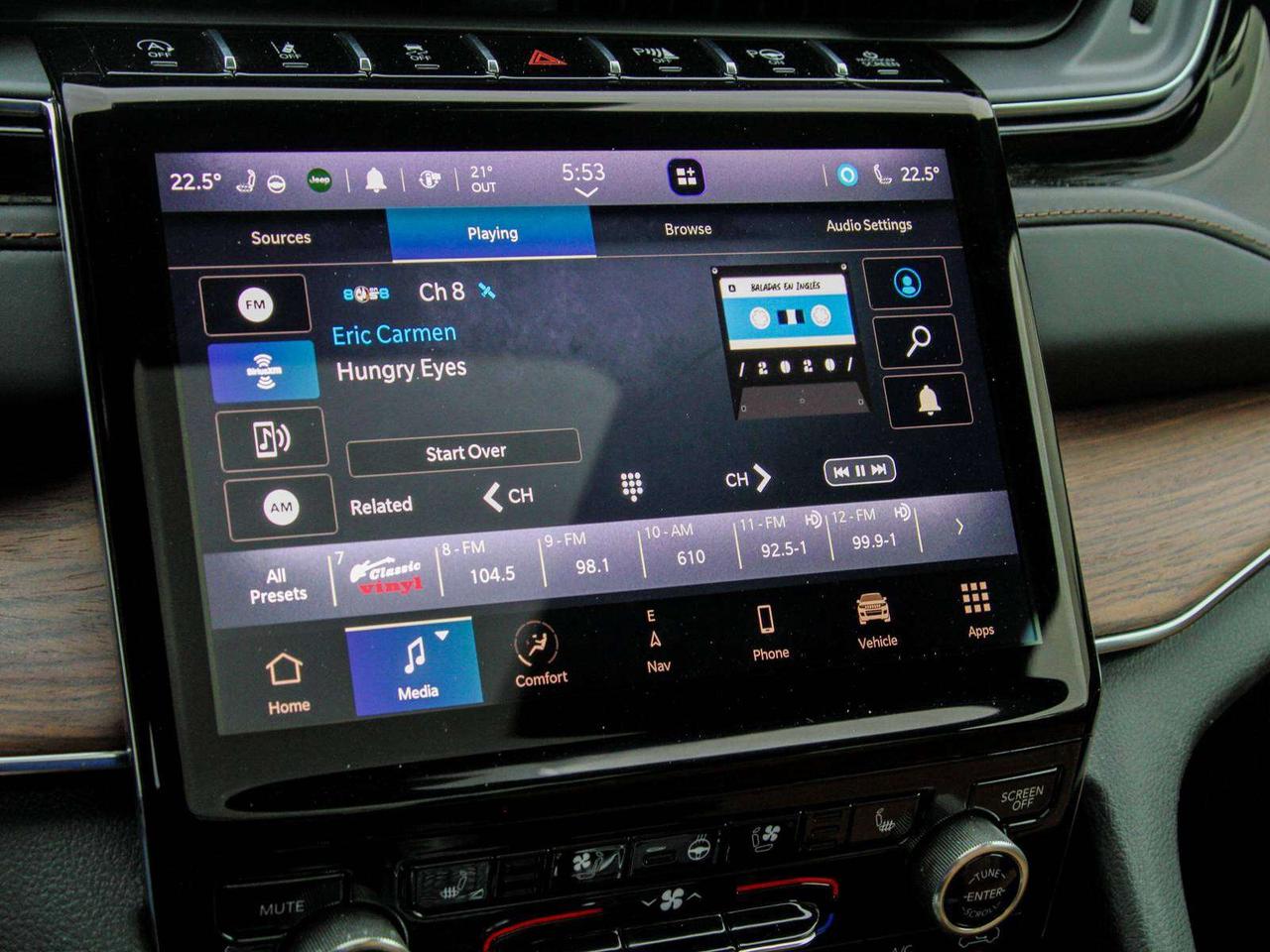 2023 Jeep Grand Cherokee L 4x4 Summit Photo