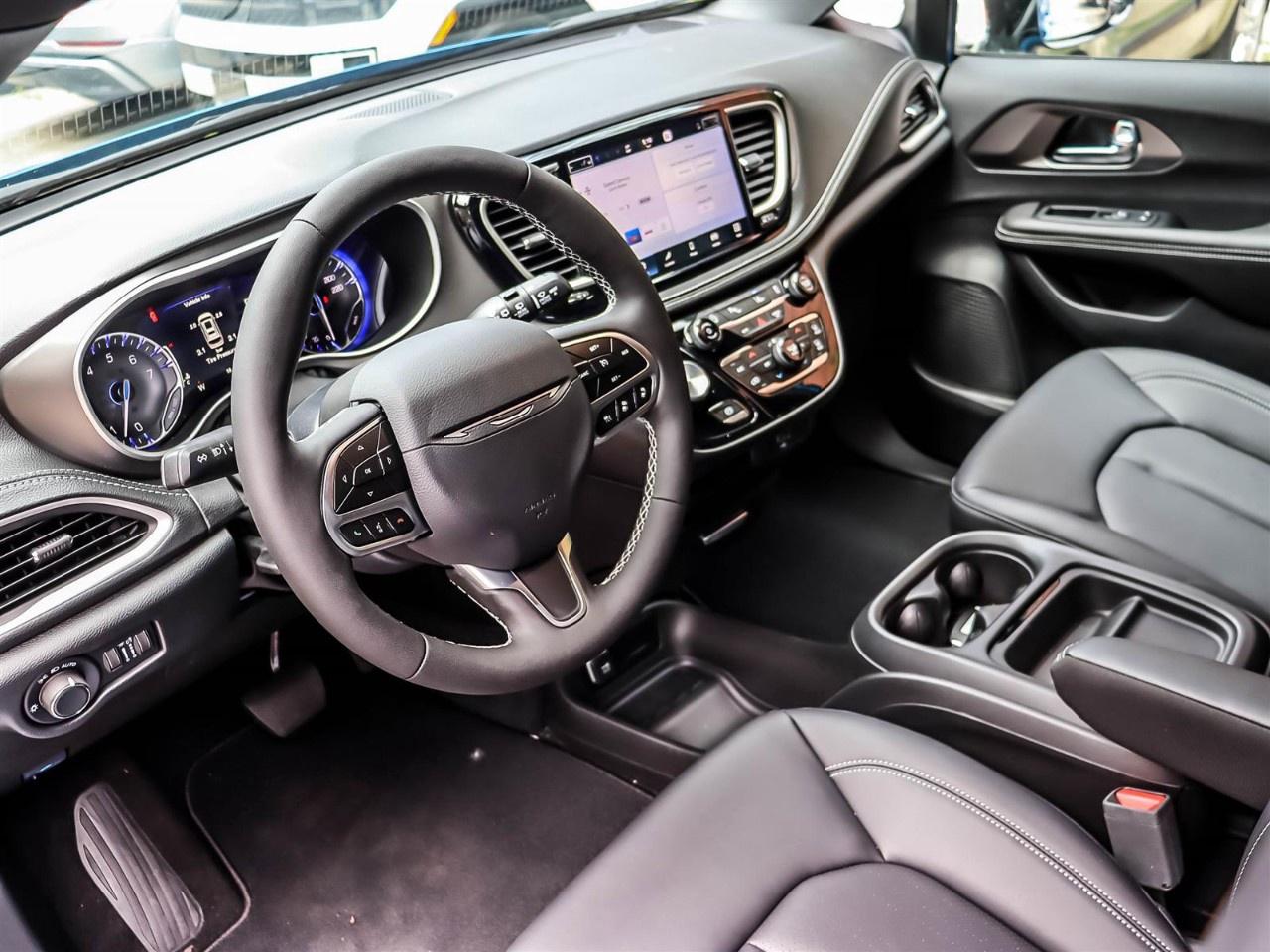 2027 Chrysler Pacifica Select FWD Photo