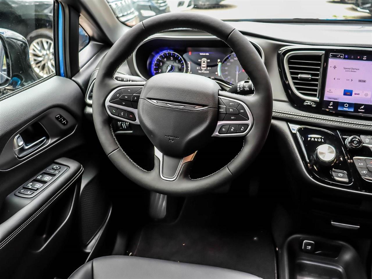 2027 Chrysler Pacifica Select FWD Photo