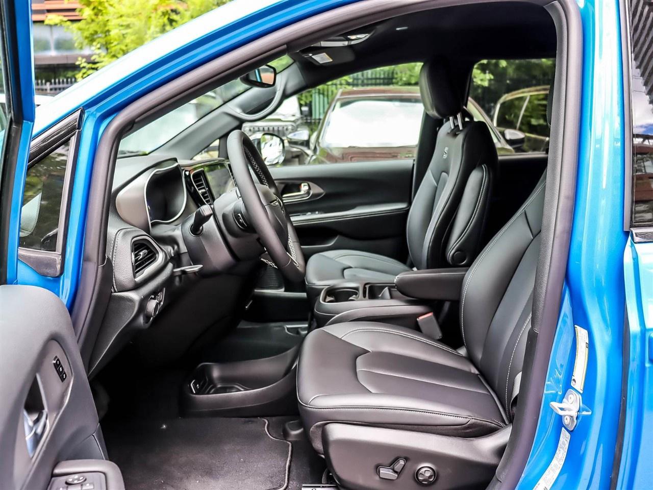 2027 Chrysler Pacifica Select FWD Photo