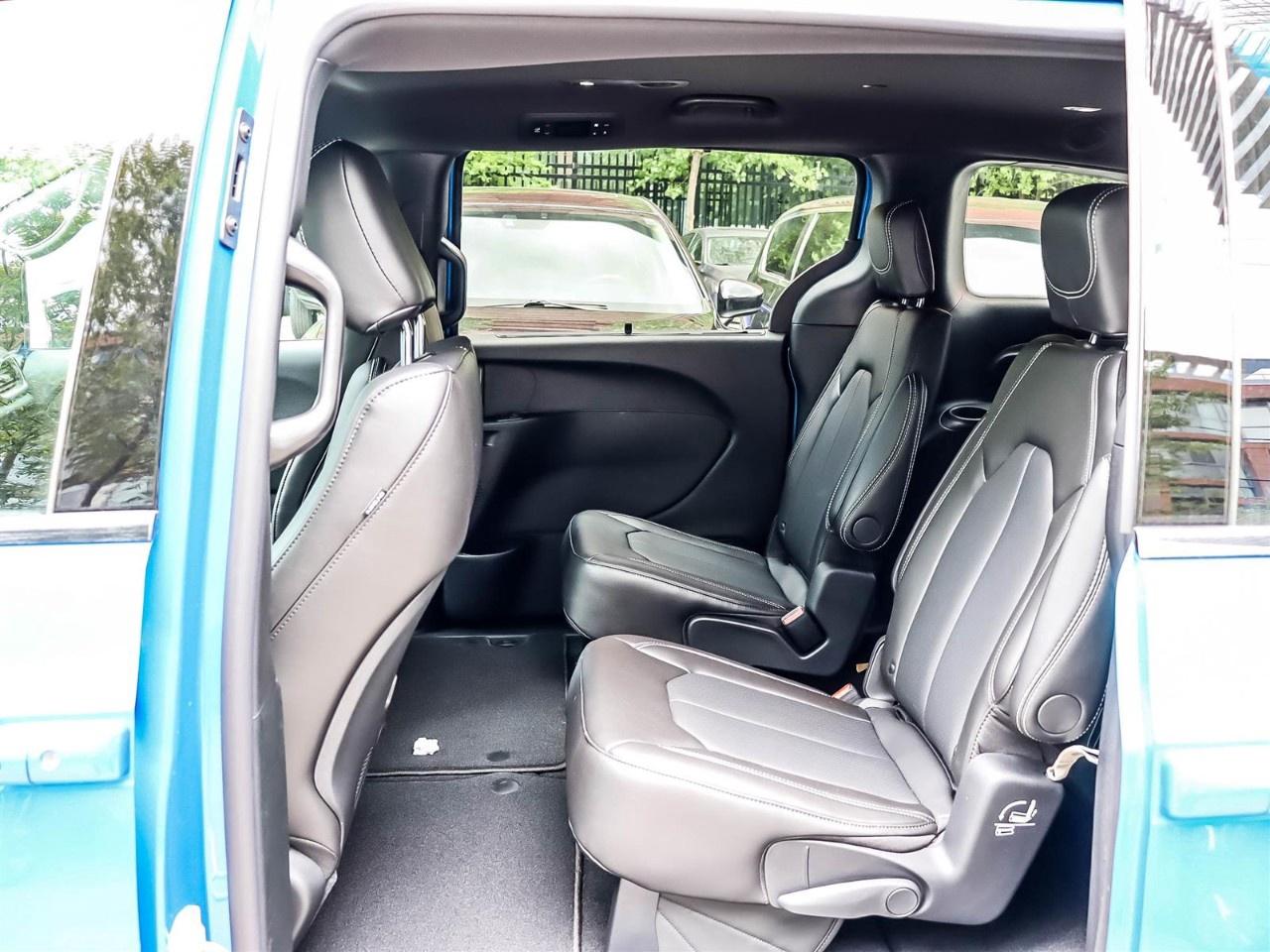 2027 Chrysler Pacifica Select FWD Photo