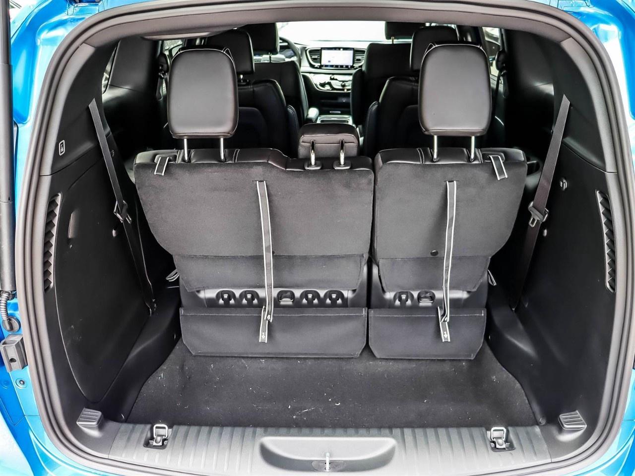 2027 Chrysler Pacifica Select FWD Photo