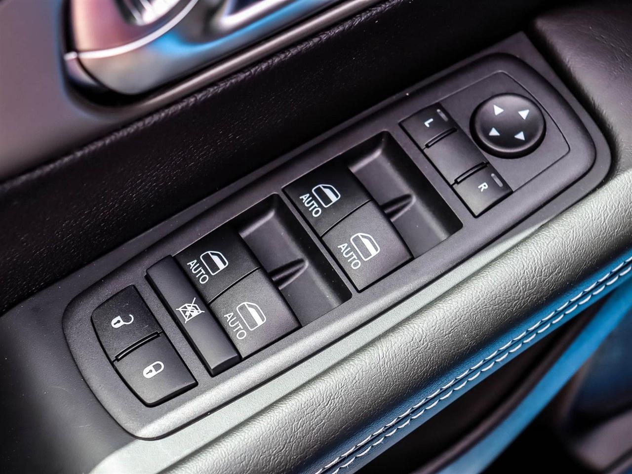 2027 Chrysler Pacifica Select FWD Photo