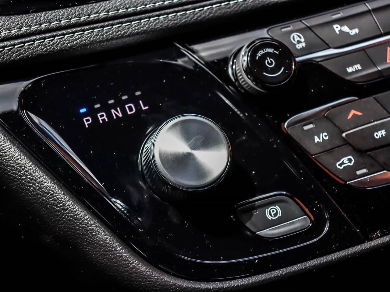 2027 Chrysler Pacifica Select FWD Photo