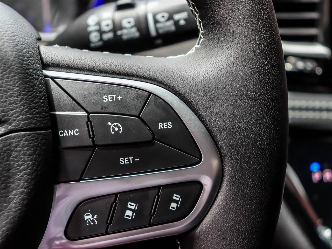 2027 Chrysler Pacifica Select FWD Photo