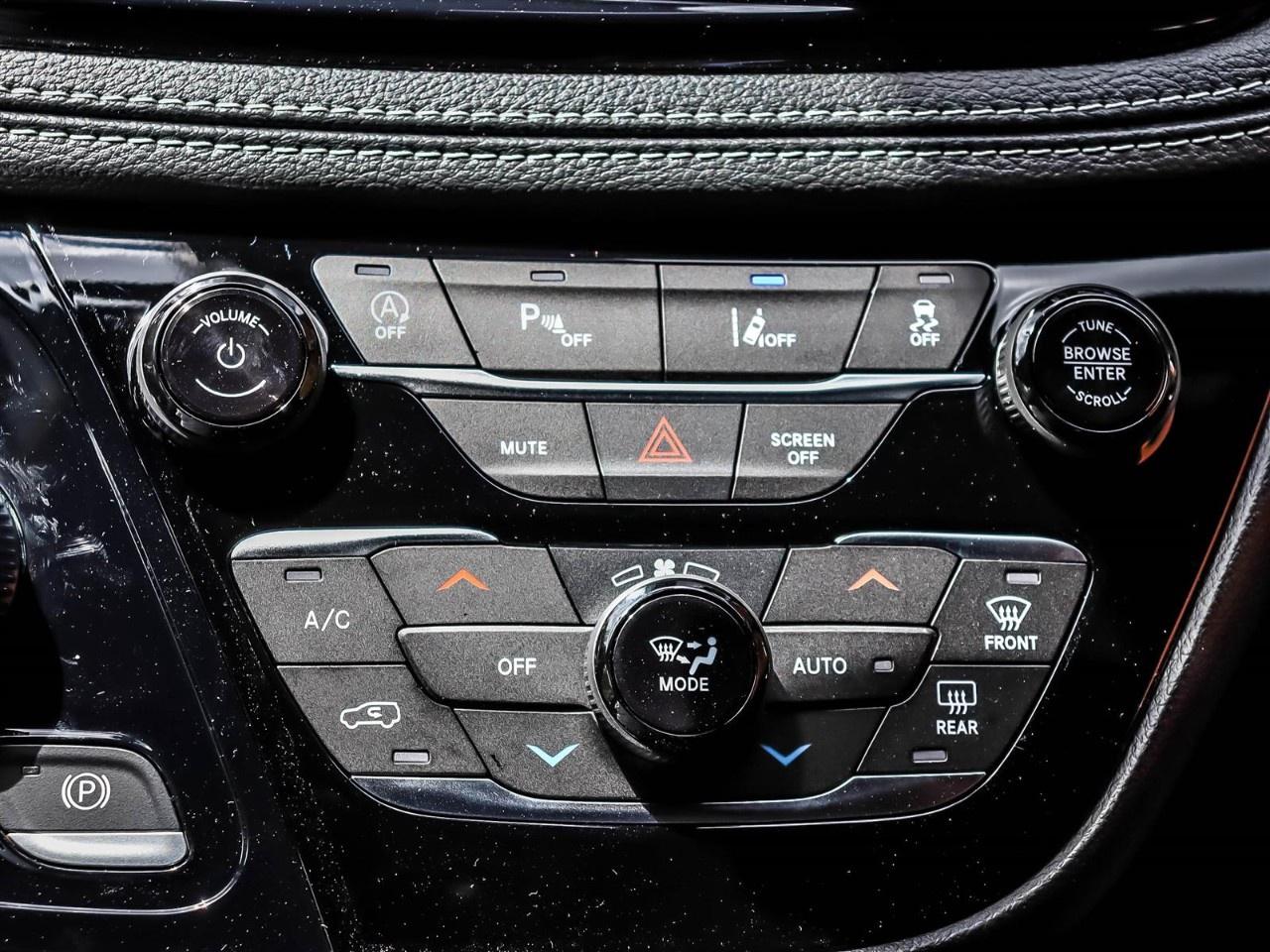 2027 Chrysler Pacifica Select FWD Photo