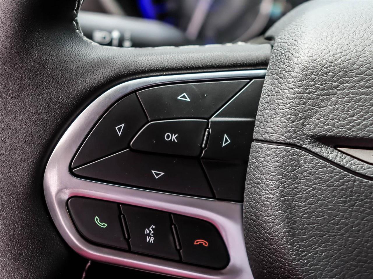 2027 Chrysler Pacifica Select FWD Photo