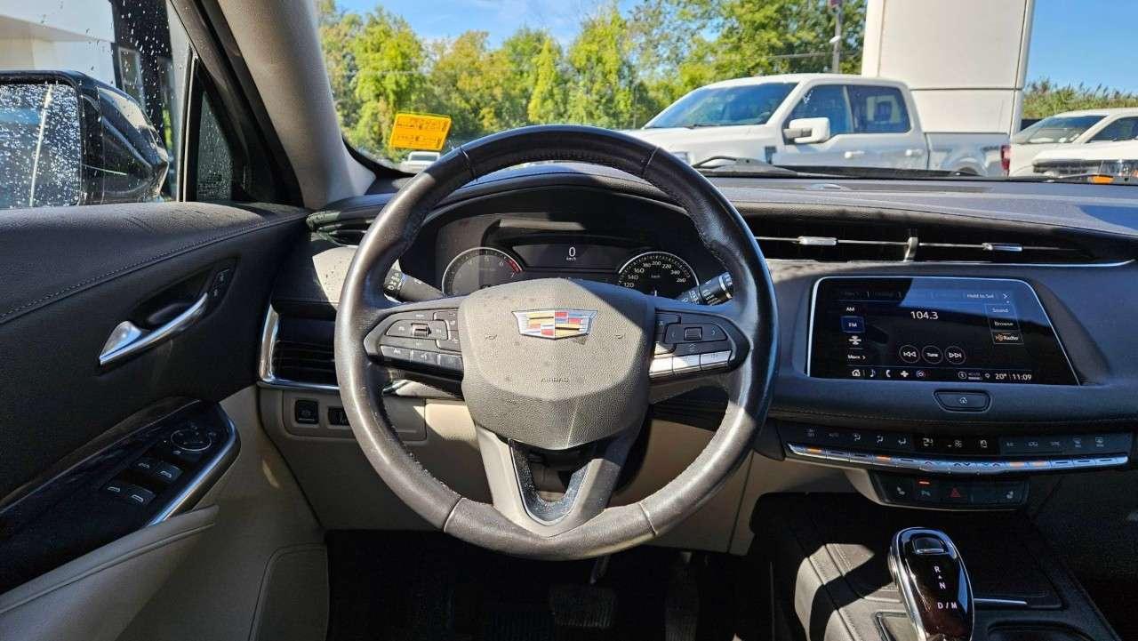 2023 Cadillac XT4 LUXURY   AWD   HEATED LEATHER Photo