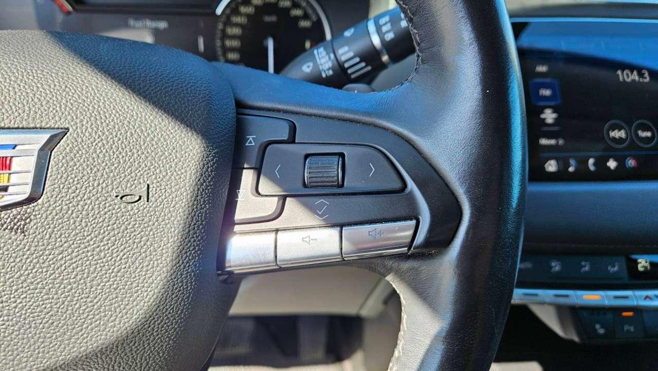 2023 Cadillac XT4 LUXURY   AWD   HEATED LEATHER Photo