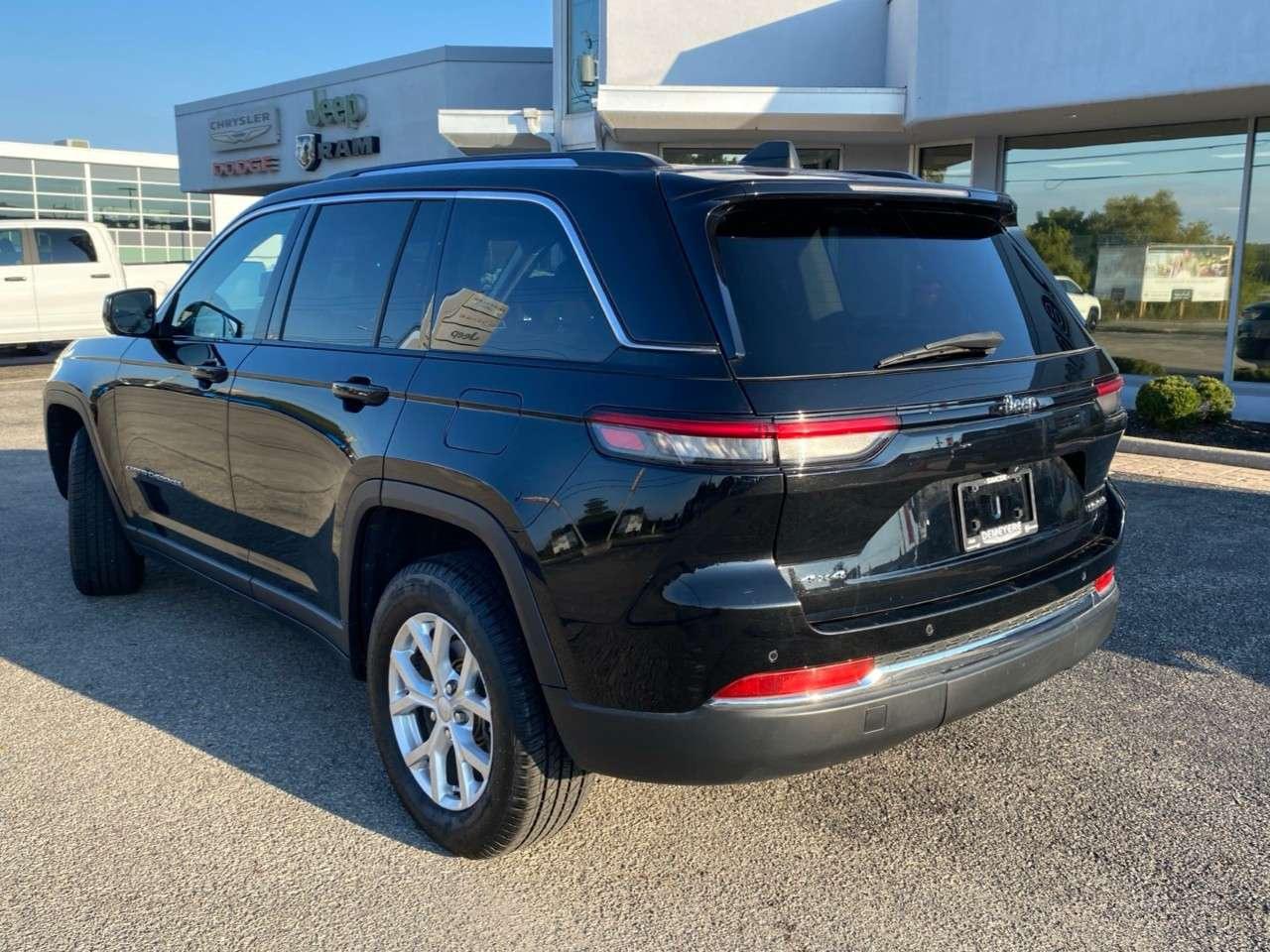 2023 Jeep Grand Cherokee LIMITED 4X4 Photo