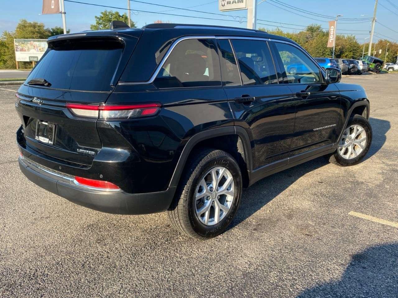 2023 Jeep Grand Cherokee LIMITED 4X4 Photo4