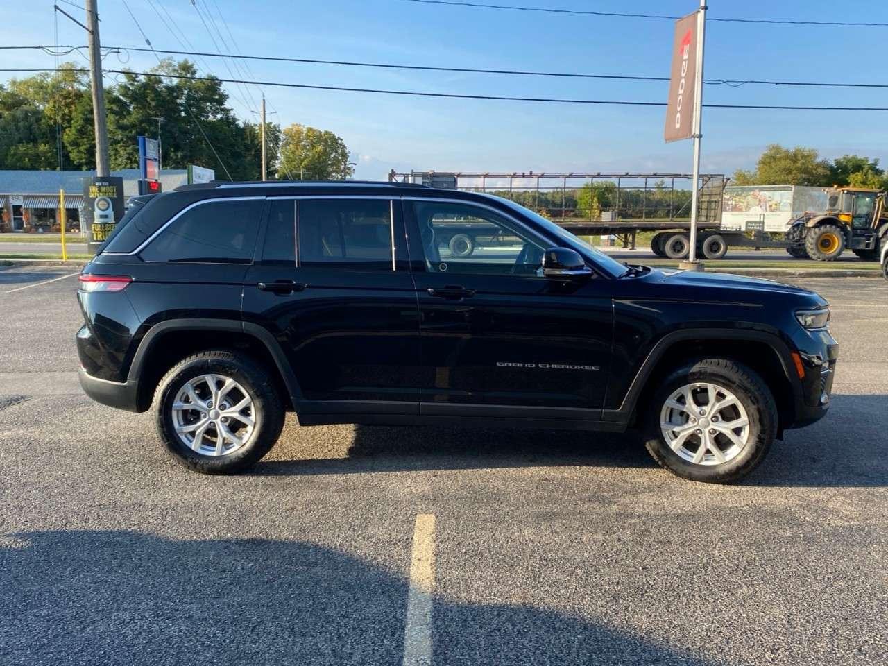 2023 Jeep Grand Cherokee LIMITED 4X4 Photo