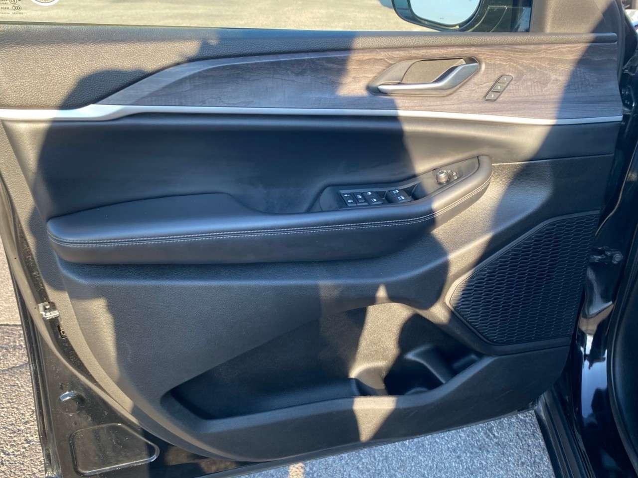 2023 Jeep Grand Cherokee LIMITED 4X4 Photo