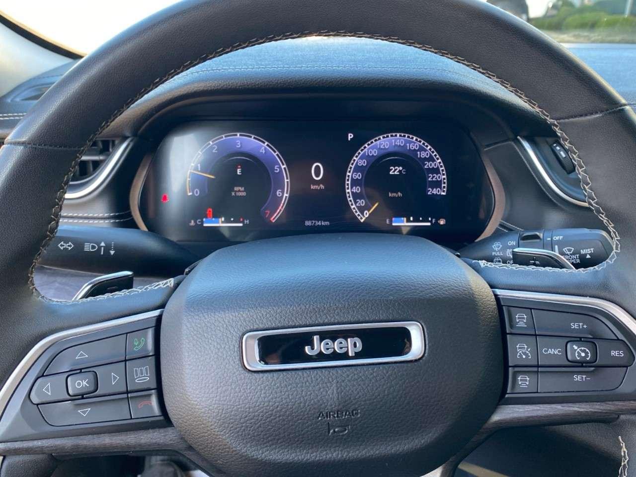 2023 Jeep Grand Cherokee LIMITED 4X4 Photo