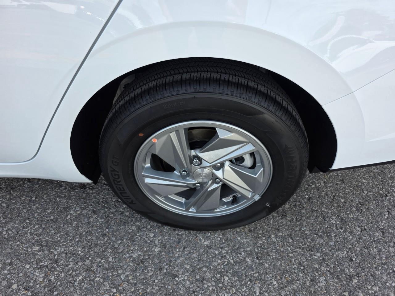 2026 Hyundai Elantra ESSENTIAL 4DR SEDAN Photo