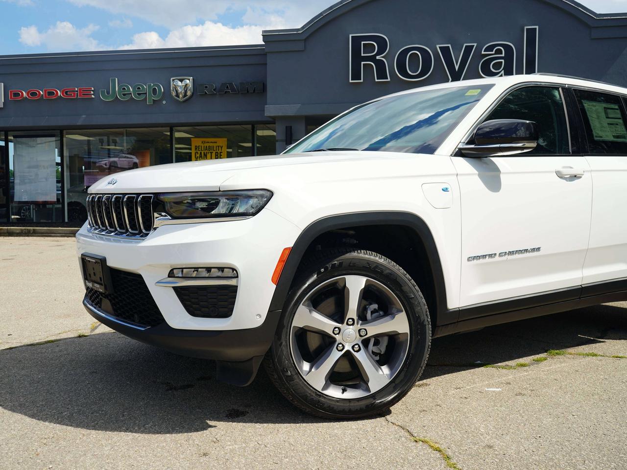 2023 Jeep Grand Cherokee LIMITED, 4XE, CARPLAY Photo