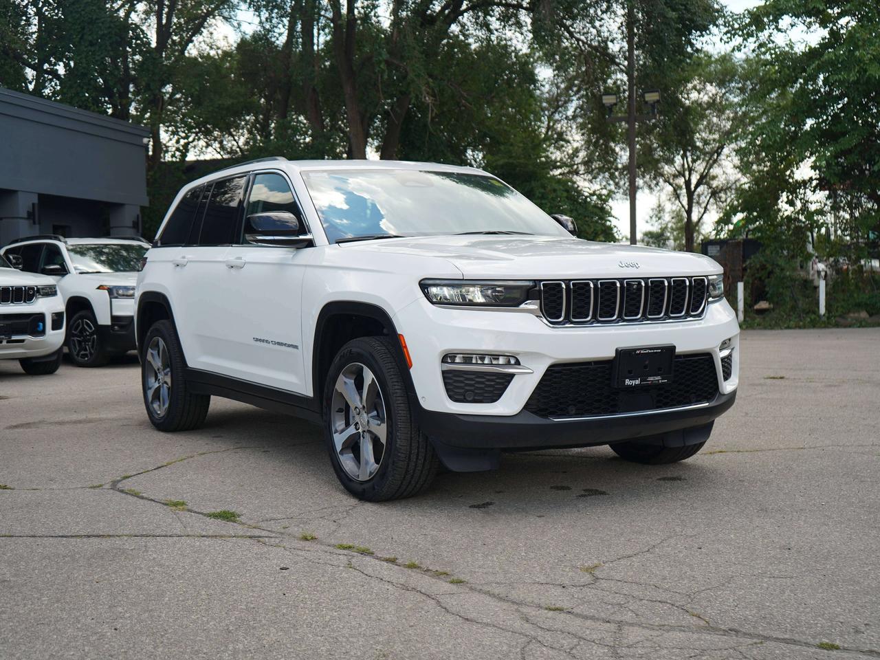 2023 Jeep Grand Cherokee LIMITED, 4XE, CARPLAY Photo