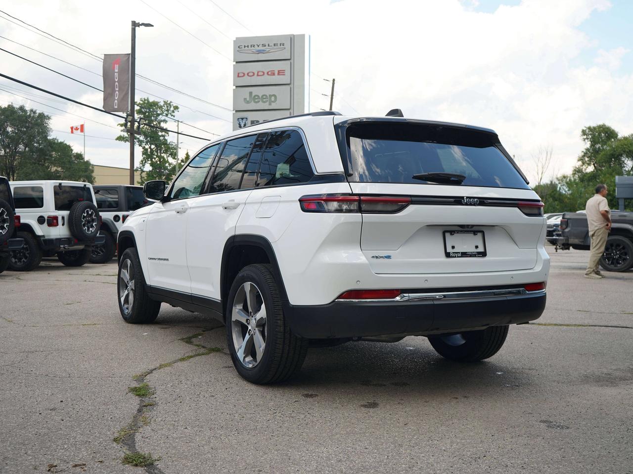 2023 Jeep Grand Cherokee LIMITED, 4XE, CARPLAY Photo
