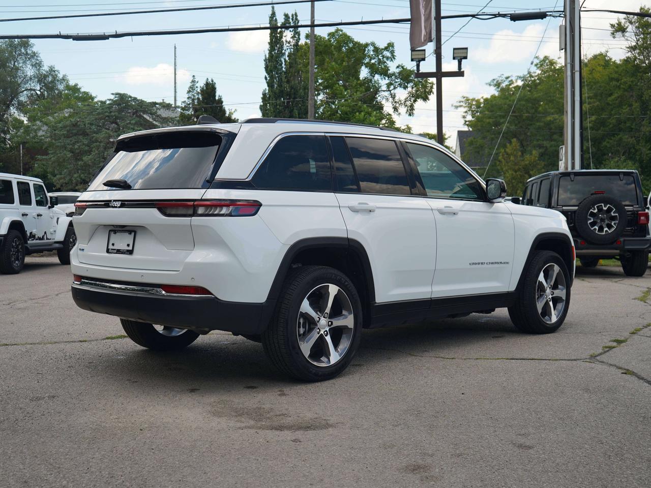 2023 Jeep Grand Cherokee LIMITED, 4XE, CARPLAY Photo
