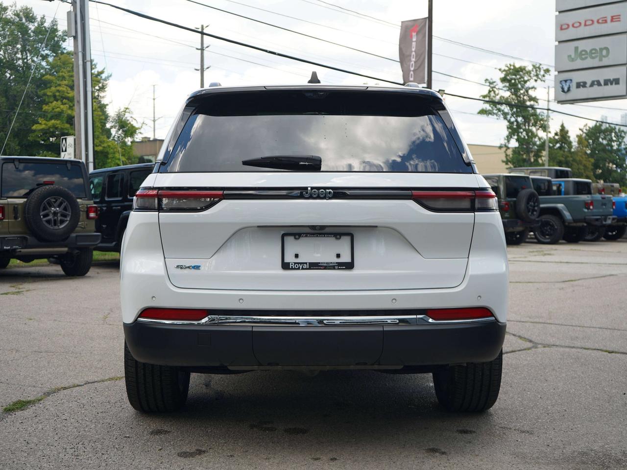 2023 Jeep Grand Cherokee LIMITED, 4XE, CARPLAY Photo