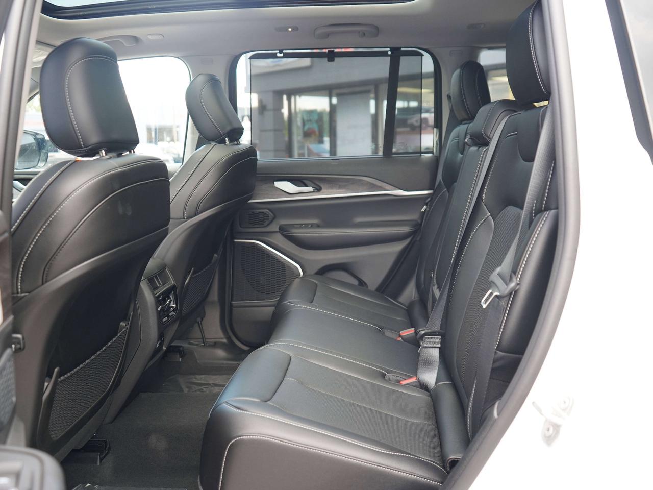 2023 Jeep Grand Cherokee LIMITED, 4XE, CARPLAY Photo