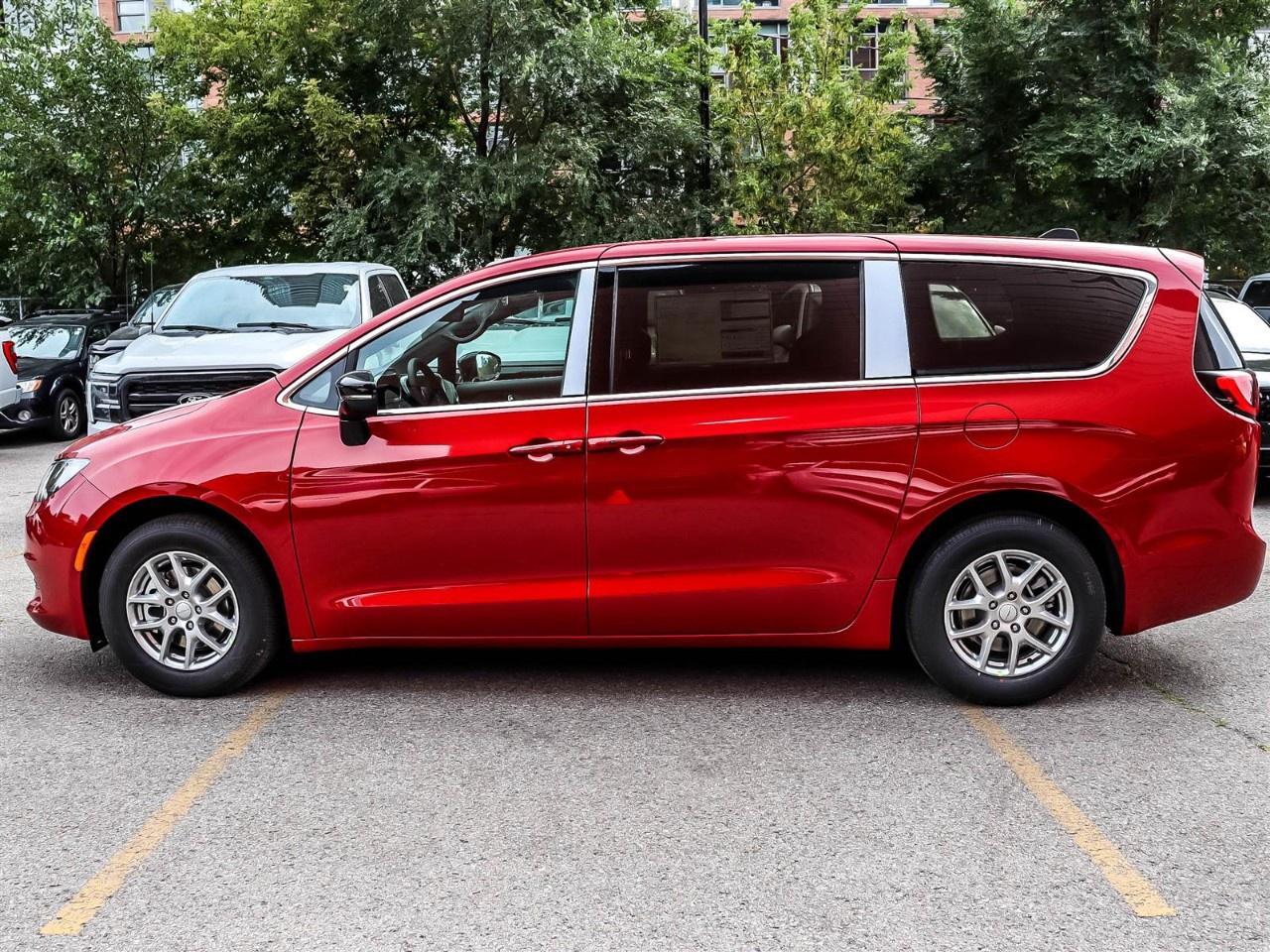 2027 Chrysler Grand Caravan SXT 2WD Photo