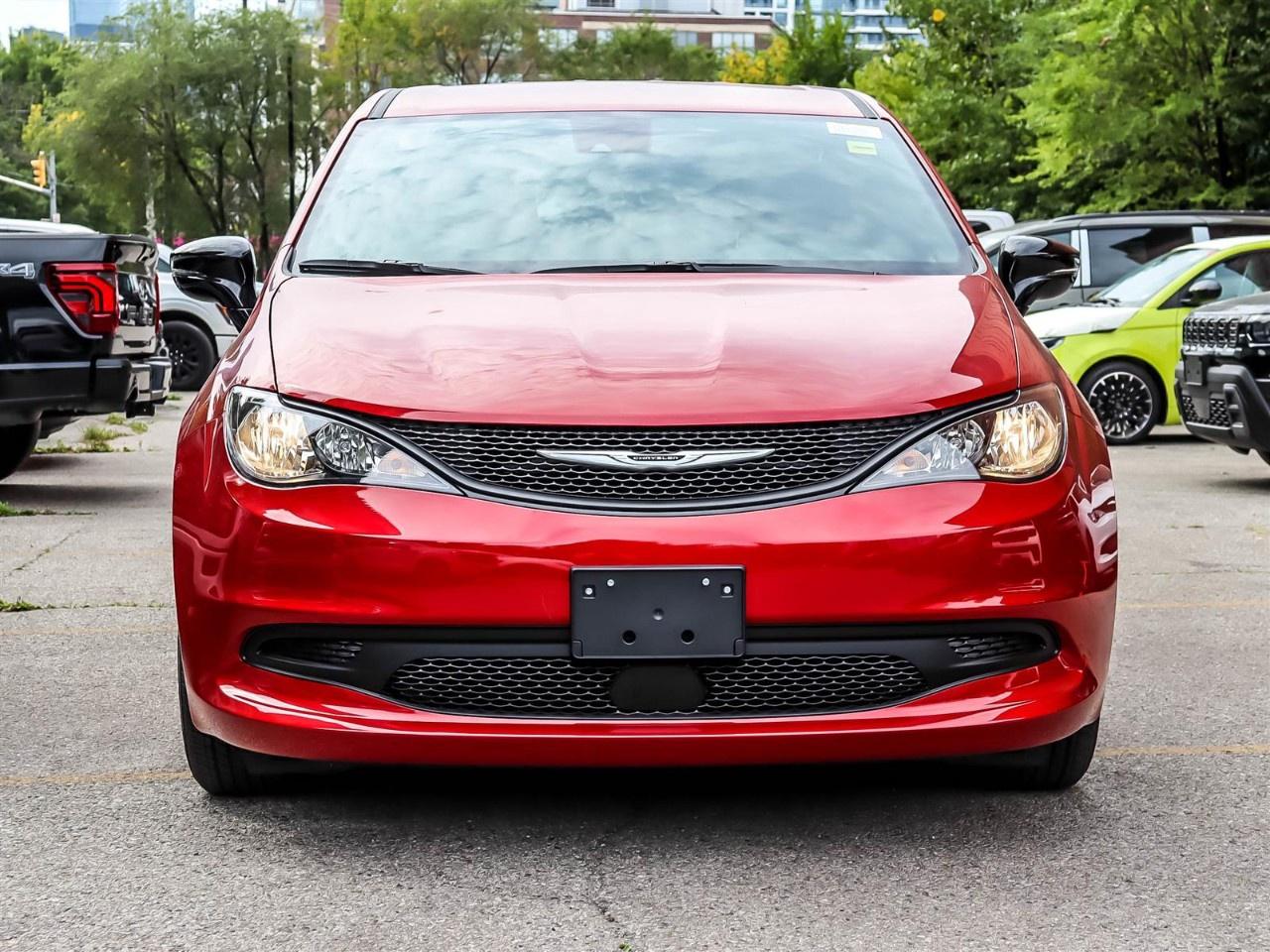 2027 Chrysler Grand Caravan SXT 2WD Photo1
