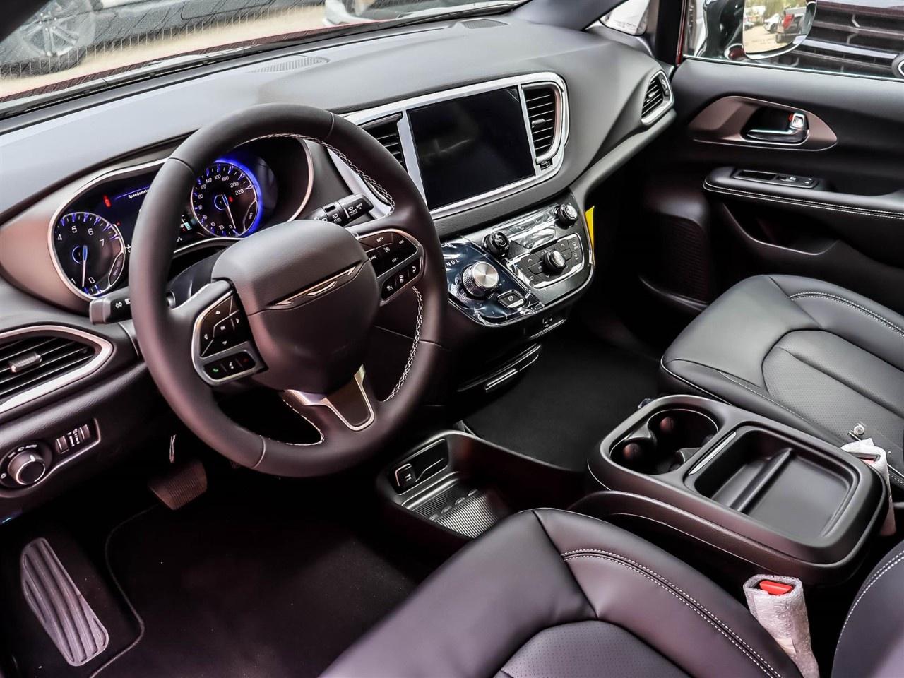 2027 Chrysler Grand Caravan SXT 2WD Photo