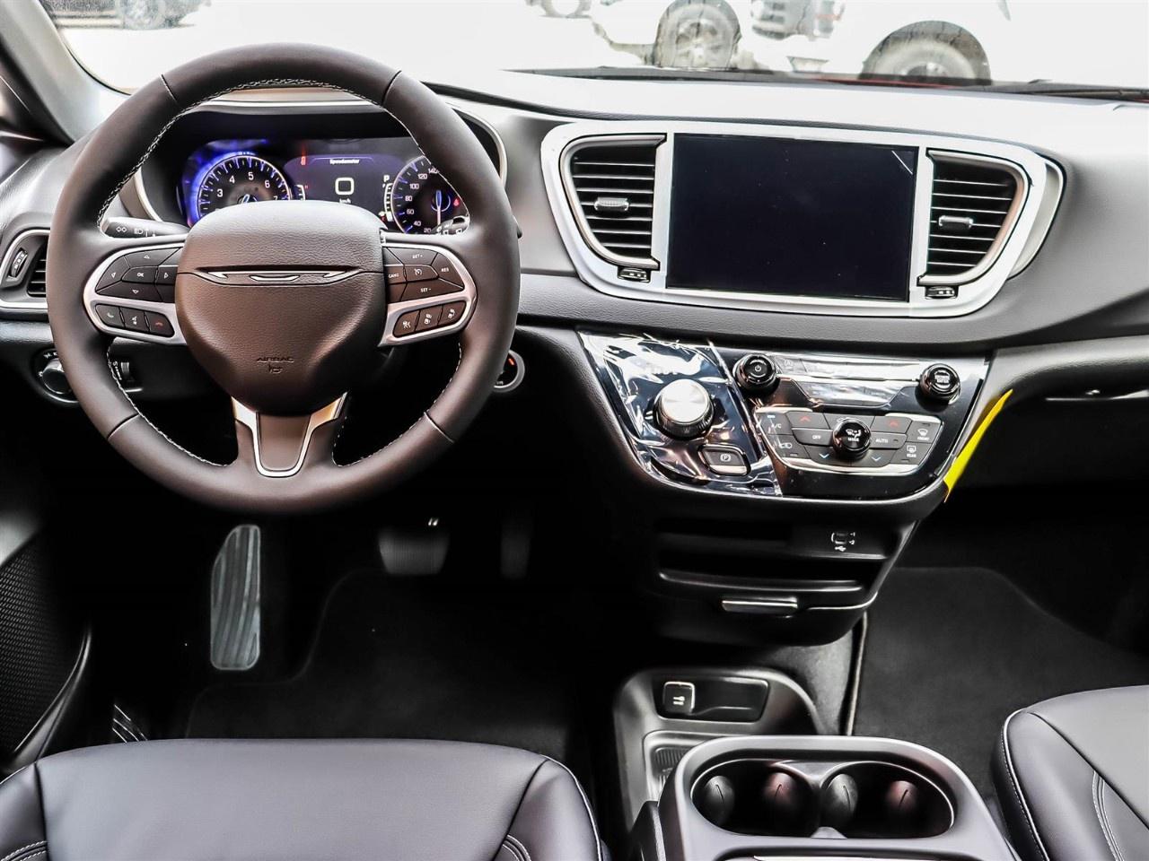 2027 Chrysler Grand Caravan SXT 2WD Photo