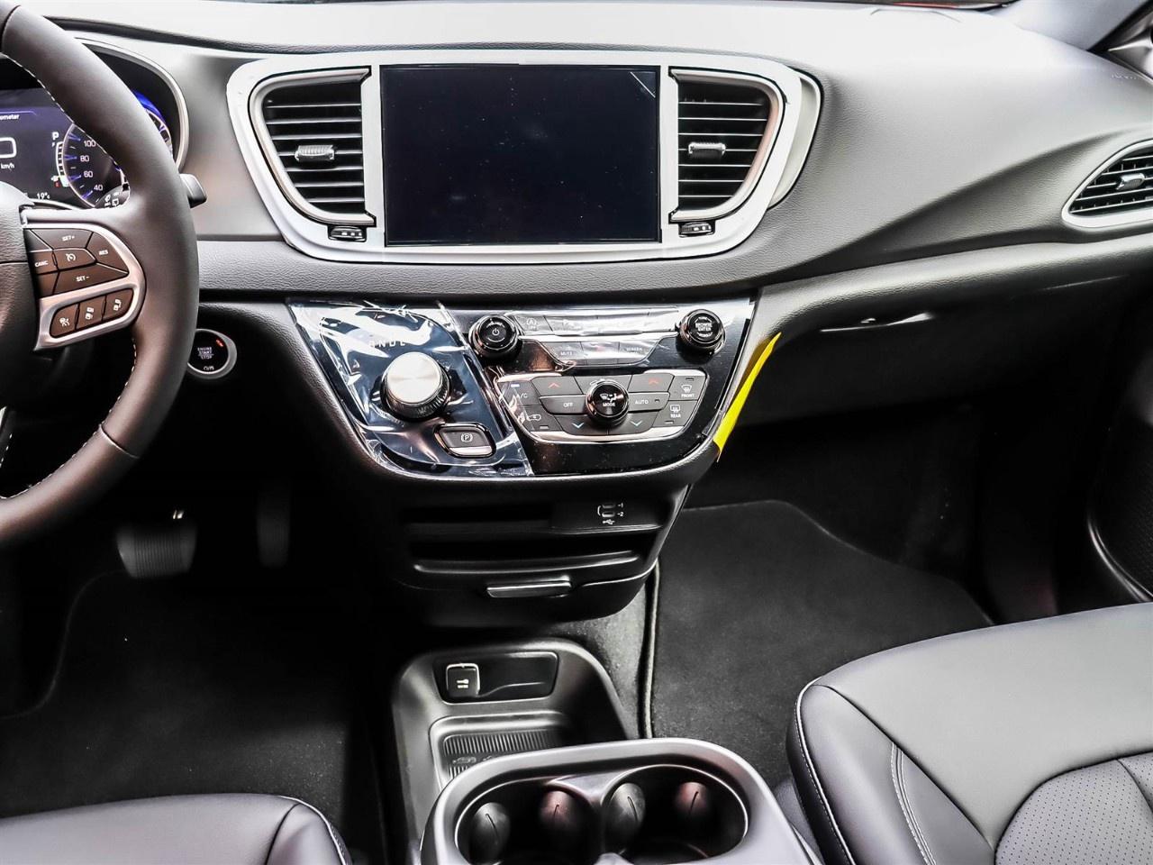 2027 Chrysler Grand Caravan SXT 2WD Photo