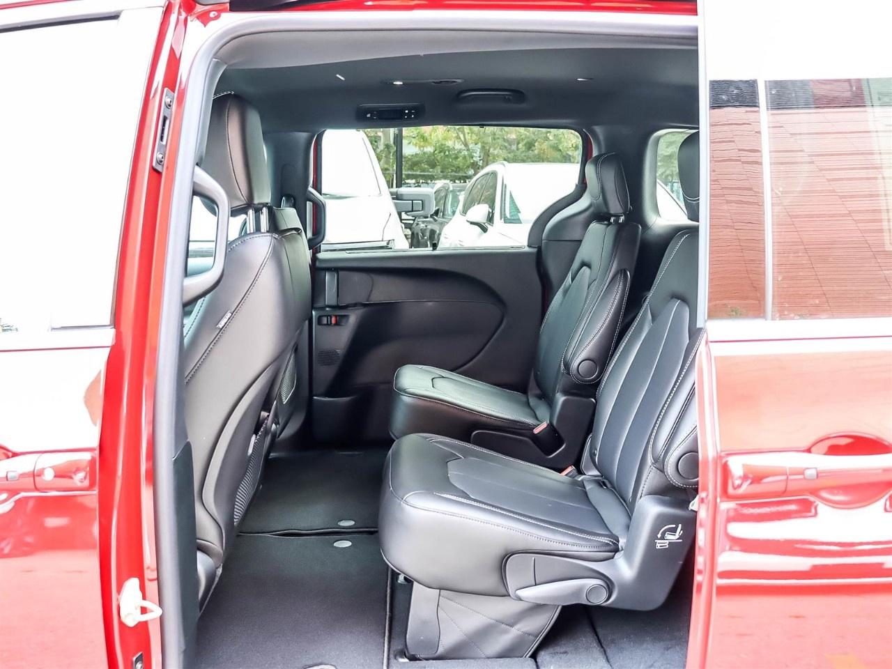 2027 Chrysler Grand Caravan SXT 2WD Photo