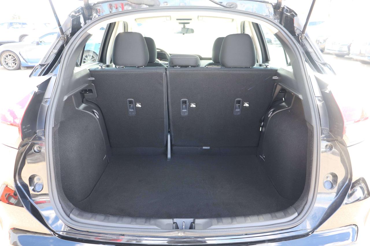 2024 Nissan Kicks SV FWD 1 OWNER NO ACCIDENTS HEATED SEATS& STEERING Photo