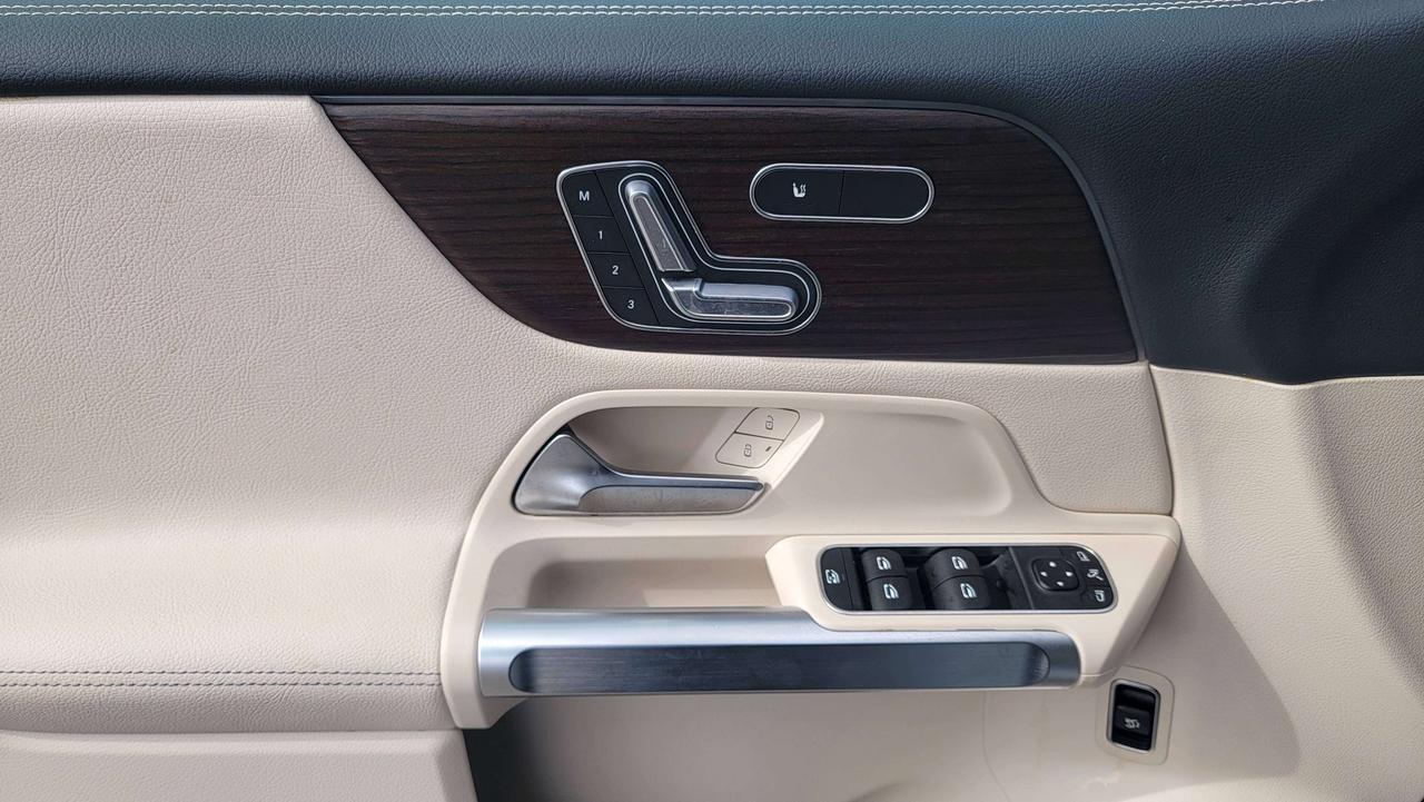2025 Mercedes-Benz GLB GLB 250 4MATIC SUV Photo