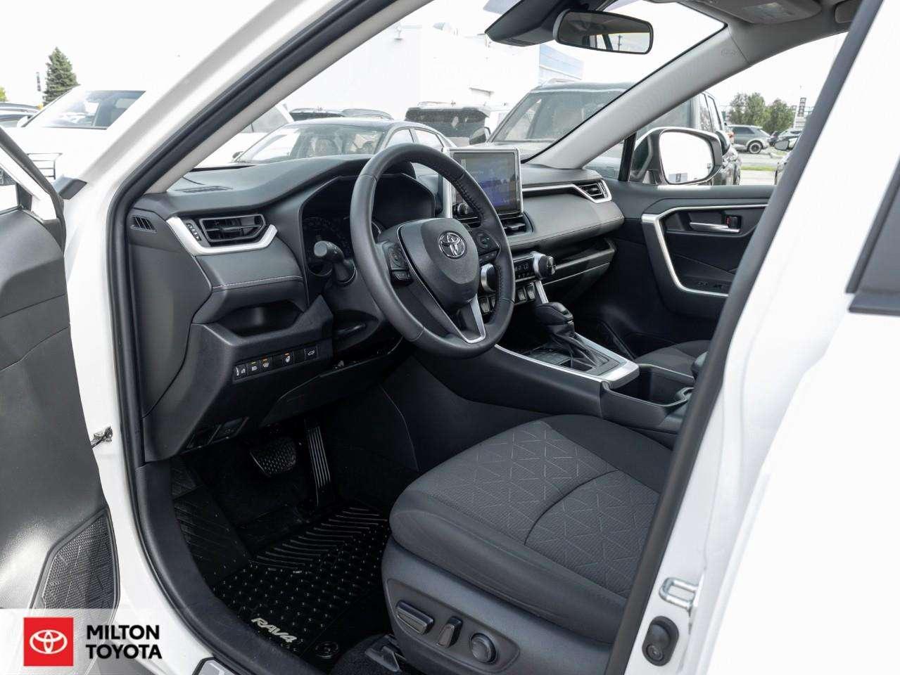 2023 Toyota RAV4 POWER SEAT SUNROOF HEATED STEERING ONE OWNER TCUV XLE Photo