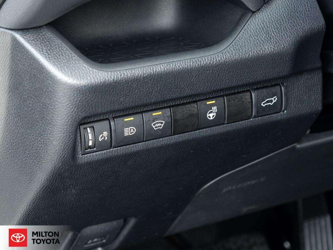 2023 Toyota RAV4 POWER SEAT SUNROOF HEATED STEERING ONE OWNER TCUV XLE Photo