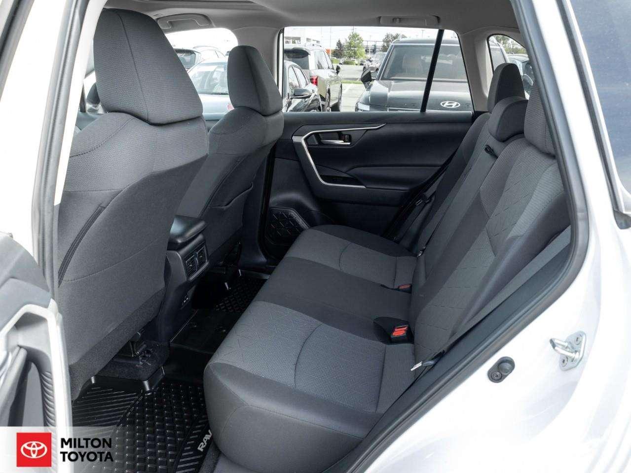 2023 Toyota RAV4 POWER SEAT SUNROOF HEATED STEERING ONE OWNER TCUV XLE Photo