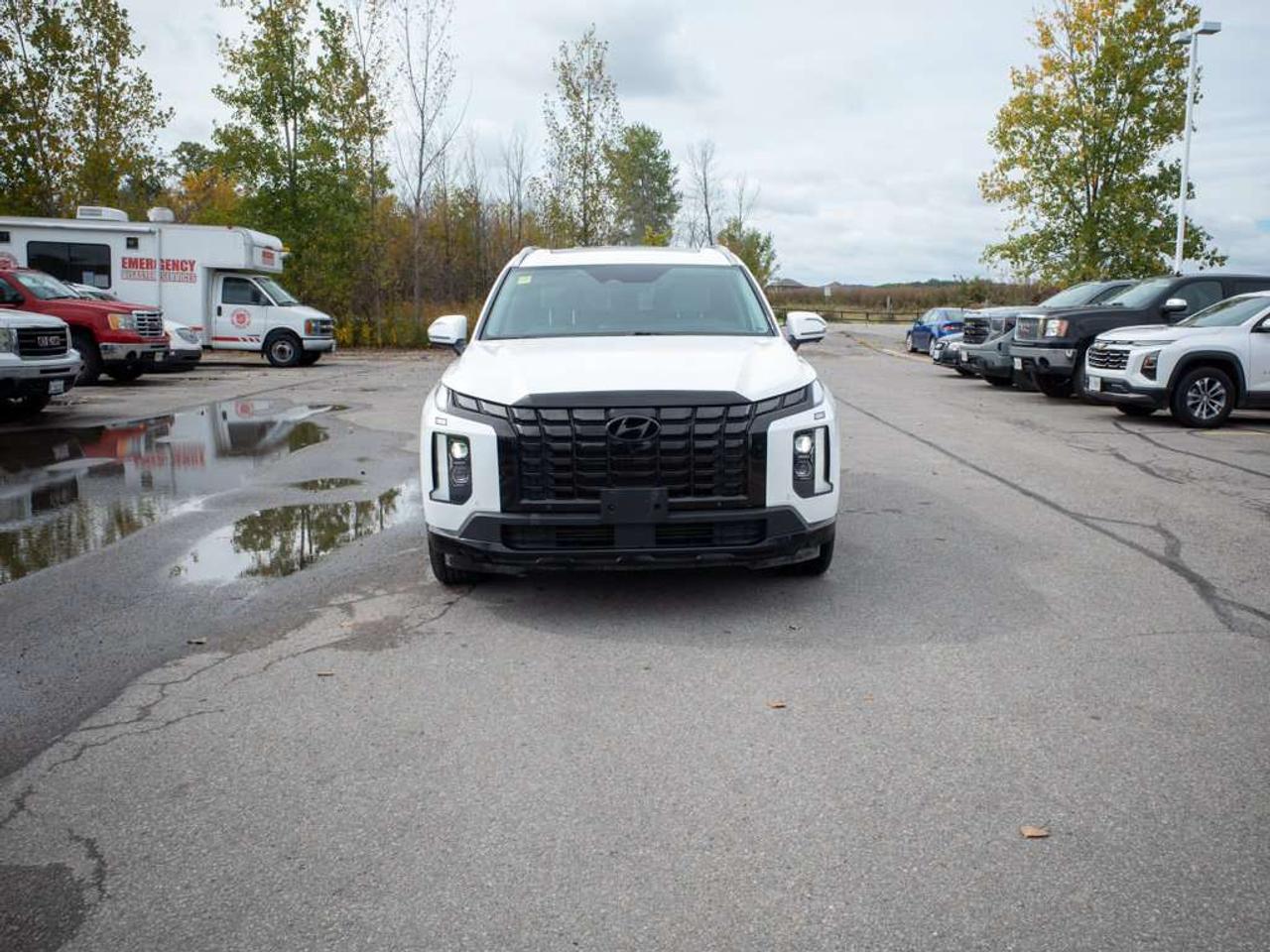 2023 Hyundai PALISADE Urban - Premium Sound System   Cooled Front Seats Photo