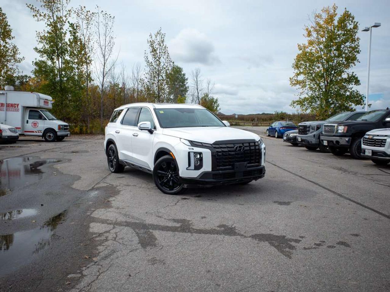 2023 Hyundai PALISADE Urban - Premium Sound System   Cooled Front Seats Photo