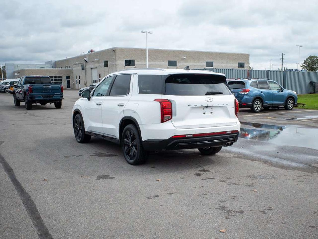 2023 Hyundai PALISADE Urban - Premium Sound System   Cooled Front Seats Photo