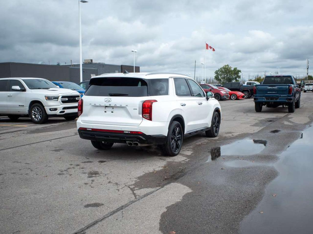 2023 Hyundai PALISADE Urban - Premium Sound System   Cooled Front Seats Photo